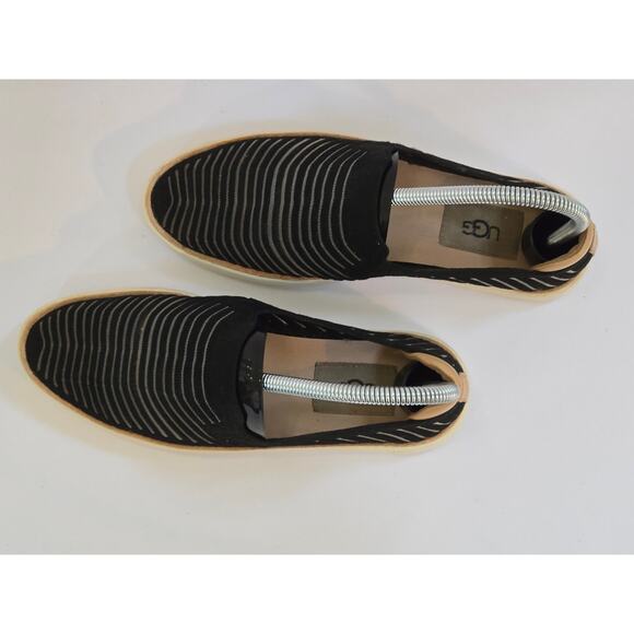 UGG Australia Women’s Sammy Breeze Black Sneakers 1109533 Size 6.5 - Picture 2 of 6